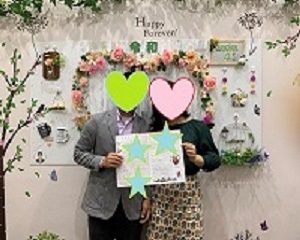コロナに負けず、本当にお似合いのカップル誕生です!
